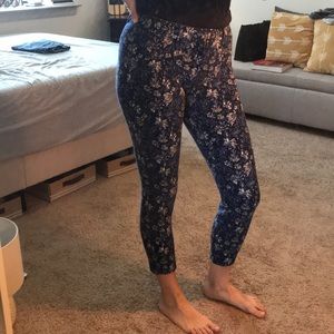 GAP Skinny Ankle Navy and White Floral Pants